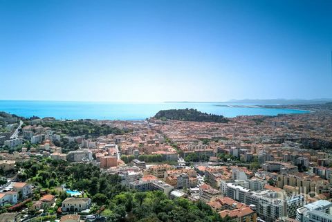 Co-esclusiva: Mont Boron - questa magnifica villa art déco di 306 mq^ gode di una vista mozzafiato su Nizza e sul mare. Esposta a sud-ovest, offre un ambiente di vita eccezionale. All'interno si trova un accogliente ingresso di 32 mq, che conduce ad ...