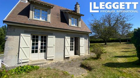 A32073GEC23 - Située juste à la périphérie du charmant village de Boussac, dans le département de la Creuse. Cette propriété offre une vue imprenable sur le Château datant du XVe siècle. A quelques pas du centre du village, cette maison offre un accè...