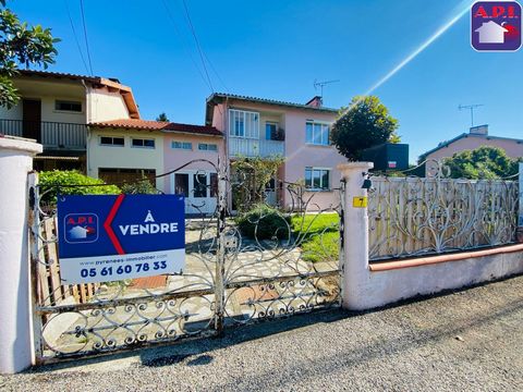 CLOSE TO THE CENTER In a quiet area of FOSSAT, close to all shops and amenities, come and discover this 96m² semi-detached house, located on a plot of 586m². On the ground floor you will discover a beautiful bright living room tastefully renovated, a...