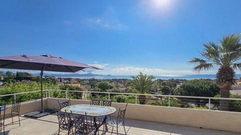 VILLA 6 PIECES VUE MER PANORAMIQUE A VENDRE A SAINT AYGULF? PROCHE MER ET COMMERCES