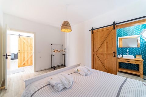 Dans un endroit magnifique près de la frontière entre les districts de Coimbra et de Leiria, vous trouverez cette maison de vacances rurale avec de nombreux équipements. Vous pouvez vous détendre pleinement dans le jardin, dans le sauna ou dans le ba...