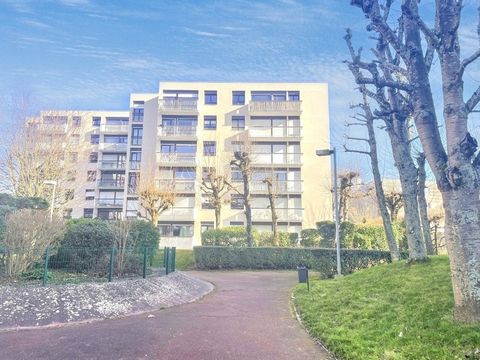 Appartement T3, 3pieces à vendre, avec balcon à LES CLAYES SOUS BOIS