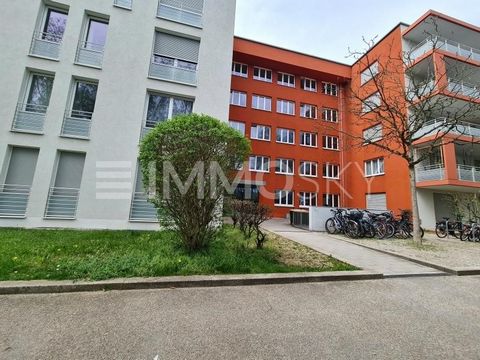 Midden in een rustige, groene woonwijk en op slechts een korte loopafstand van de Riem-Arkaden, is dit liefdevol gerenoveerde 1-kamerappartement ideaal voor investeerders, forenzen, alleenstaanden, stellen of gepensioneerden. Het appartement is geleg...