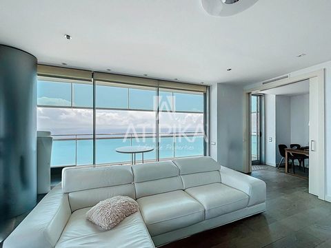 Situado en la planta 23 de uno de los edificios más modernos y prestigiosos de Barcelona, este impresionante apartamento redefine el lujo y la exclusividad en la zona de Sant Martí - Diagonal Mar y el Front Marítim del Poblenou. Con una superficie de...