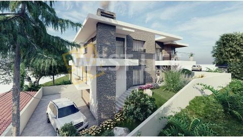Lote com projeto aprovado e licença de construção paga para uma fantástica moradia independente, junto a todos os acessos e serviços necessários para uma vida tranquila e funcional. Caraterizada pelo seu design contemporâneo, a propriedade estará ins...