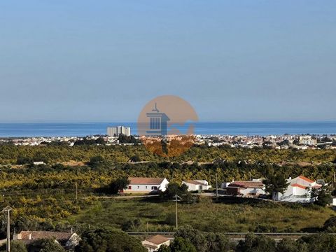 Andar de Moradia com um Quarto, em Ribeira do Álamo, Altura, Castro Marim - Algarve. A Moradia possui duas Varandas. Vista desafogada do Mar. Bons acessos. Local Calmo.