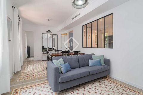 Cozy three-bedroom apartment in Poblenou. This charming property has an ideal layout for a variety of uses. It includes a double bedroom, perfect as a master bedroom; a medium-sized bedroom, which could be used as a guest room; and an study, ideal fo...