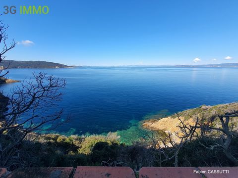 Exceptional property to reinvent - Île du Levant, first line facing the sea breathtaking view Located in a protected natural setting, within the unique naturist area of the Île du Levant, this property is a rare opportunity for lovers of exclusive pl...