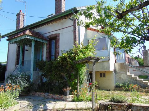 MAISON EN MEULIERE SUR MAGNIFIQUE JARDIN ARBORE