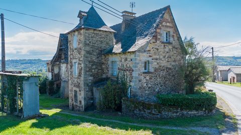 Maison à Rénové de 166 m² + Grange + 100 m² de combles aménageables