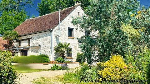 Votre havre de paix en Seine-et-Marne : maison briarde de 202 m², 3 chambres, pièce de vie de 90 m², terrain arboré de 2 523 m² idéale pour accueillir toute la famille