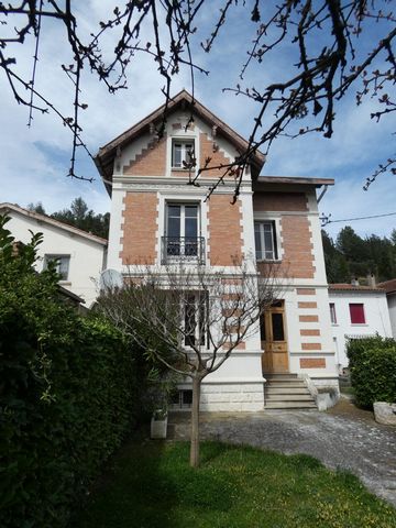 Charmante maison de maître de 150m² avec jardin.