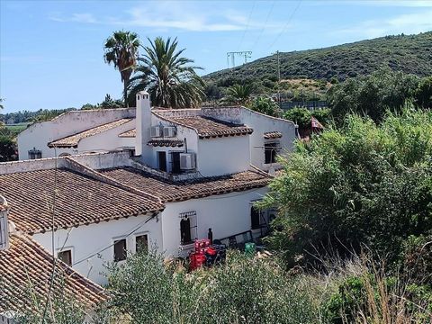 Excelente oportunidad de adquirir en propiedad este local comercial ubicado en la localidad de Pego, provincia de Alicante. Dispone de buenos accesos y está bien comunicado. No dudes en ponerte en contacto con nosotros. Visita sin compromiso