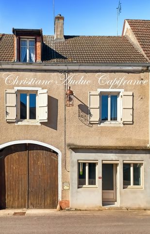 Maison de centre bourg de village, 3 pièces proche de CHAROLLES