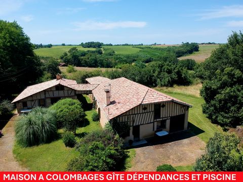 Maison &#224; colombages avec g&#238;te et d&#233;pendances