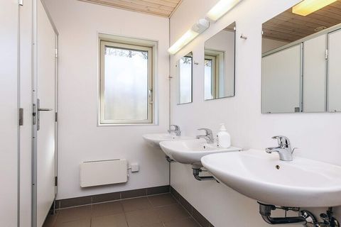 Willkommen in Læsø Ly, idyllischer Lage auf der Insel Læsø, wo sich Natur, Ruhe und Gemeinschaft zu einem friedlichen und angenehmen Urlaubserlebnis verbinden. Wir bieten Zimmer mit Zugang zu modernen Gemeinschaftseinrichtungen, die einen komfortable...