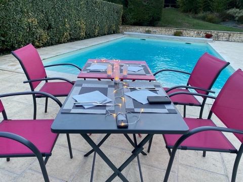 Maison avec studio, piscine, gîte et annexe.