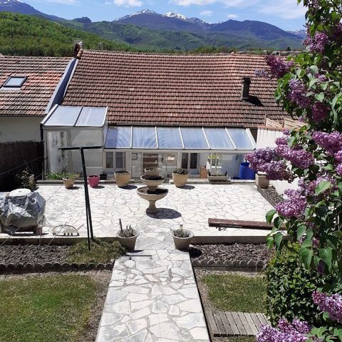 Maison mitoyenne avec jardin et garage