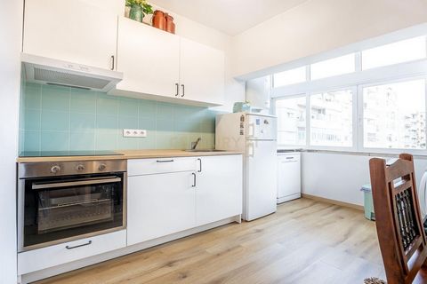 **Apartamento Renovado em Setúbal - Oportunidade Imperdível! ** Este incrível apartamento de 76 m², totalmente renovado, é a escolha perfeita para quem busca conforto e praticidade. Com 2 quartos bem iluminados e 2 varandas que proporcionam uma vista...