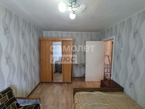 Продается квартира 1-но комнатная в кирпичном доме. Квартира состоит из отдельной комнаты, кухни, совмещенного санузла с ванной, балкона. Общая площадь 28 м2.Из окна открывается живописный вид на двор и улицу.Дом расположен в районе Консервного завод...
