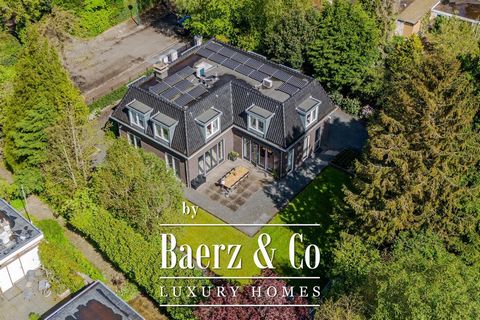 Zeer luxe villa met riante tuin gelegen in een rustig villapark. Deze fraaie villa is recent geheel nieuw gebouwd met zeer veel aandacht voor materiaalkeuze en architectuur. De wijk waar de villa is gelegen heet het Van Brouchovenpark en is vernoemd ...