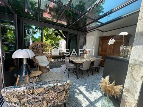 Maison en pierre, 4 chambres, 2 bureaux, 2SDB, jardin intimiste