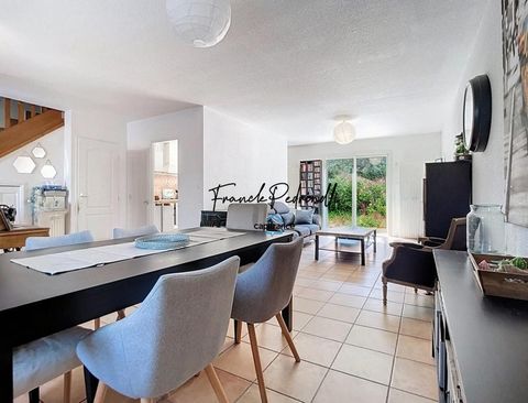 Maison familiale avec grande terrasse 50 m² à Bron, proche tram T5, quartier pavillonnaire
