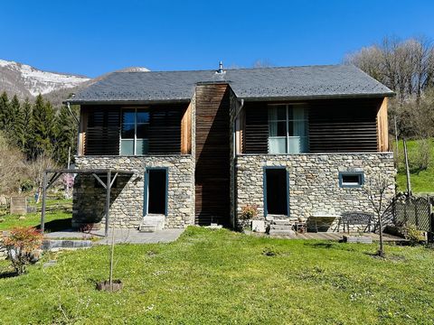 Maison d'architecte de 2015 dans le Biros 09800
