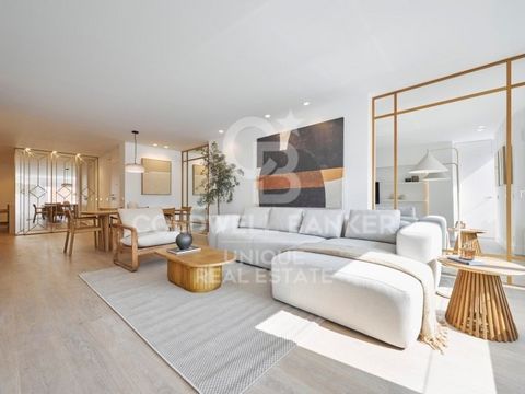 Coldwell Banker Unique presents this bright property located on the sixth floor, which stands out for its spaciousness, privacy, and unobstructed views of the Church of Diego de León. Situated on the prestigious Calle de Castelló, in the heart of the...