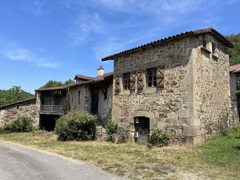 Proche Figeac, ensemble de 2/3 maisons en pierre à rénover avec terrain