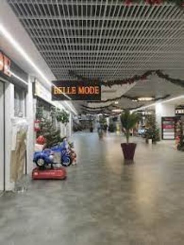 a vendre LOCAUX COMMERCIAUX DANS GALERIE MARCHANDE 2226m² Territoire de Belfort (90)