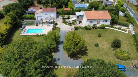 Dpt Charente Maritime (17), à vendre TORXE maison P6 de 174 m² - Terrain de 4 000,00 m²