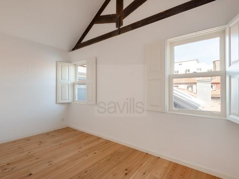 Excellent T2 duplex with balcony, comprising: - 3rd floor: Entrance hall, bathroom, kitchenette, common room with access to a balcony and storage - Floor 4: 1 suite, 1 bedroom and 1 bathroom - Kitchenette equipped with Whirlpool appliances - HVAC ins...