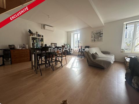 Immeuble de rapport à Chanzeaux;comprenant 3 Appartements de type 2, bonne rentabilité d'environ 6 % idéal investisseurs