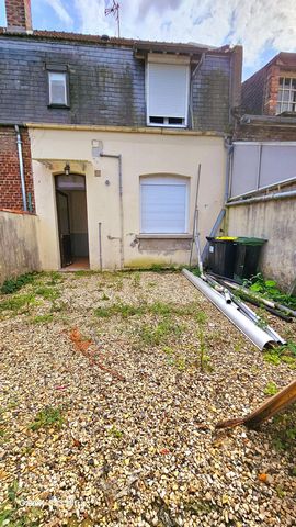 Idéal 1er achat ou investissement locatif : Maison de ville de 4 pièces avec cour, jardinet avec batiment proche hyper centre