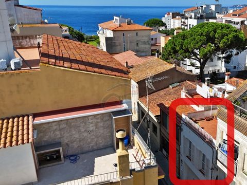 Uw nieuwe woning in Palamós, instapklaar. Gelegen in het hart van de charmante wijk El Pedró, biedt deze gezellige woning een bevoorrechte ligging op slechts enkele stappen van alle voorzieningen, met vrij uitzicht op de zee en de jachthaven. De woni...