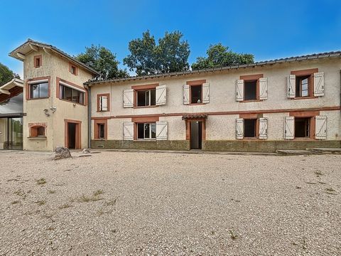 Corps de ferme 178 m² - 6 pièces, 1 ha de terrain.