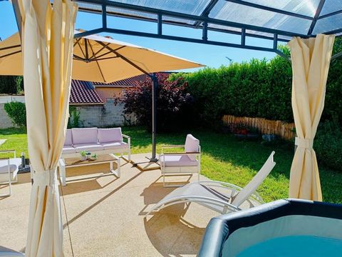 Maison plus de 180m² de surface utile avec Jacuzzi - MONTBERON Cœur du village