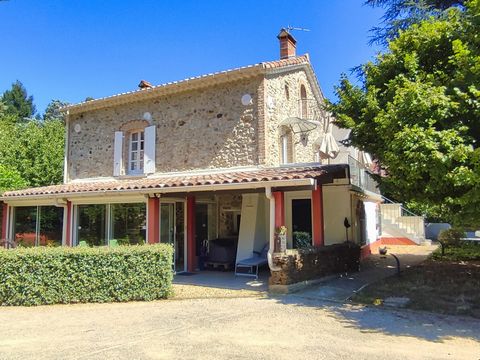 Charme de l'ancien ; beau cadre naturel, piscine, forage, potentiel gîte/chambre d'hôte