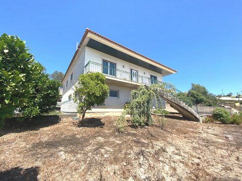 SOLD XXX XXX 4 bedroom house in a land with 3.612 sqm - at 15 minutes from the city of Caldas da Rainha Located in a village about 15 minutes away from the city, at 10 minutes from the village of Benedita and about 60 minutes from Lisbon. Consisting ...