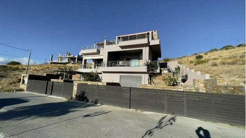 Maisonette for sale in Karistos, Evia with sea view. The property is 113 sq.m., consists of three floors - basement, ground floor and first floor, has a living room combined with a kitchen, 3 bedrooms, two bathrooms.  The description is for the right...