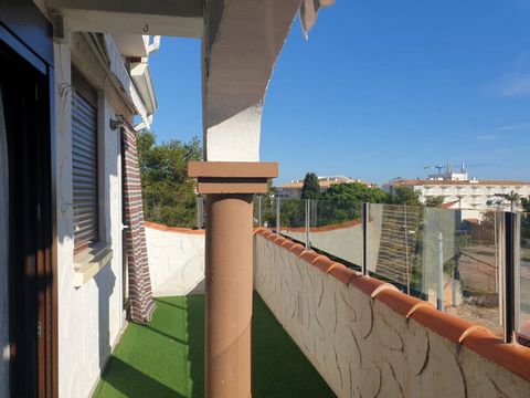 Floor 3rd, penthouse apartment total surface area 50 m², usable floor area 50 m², single bedrooms: 2, 1 bathrooms, air conditioning (hot and cold), built-in wardrobes, heating (bomba de frio y calor), kitchen, state of repair: in good condition, gard...