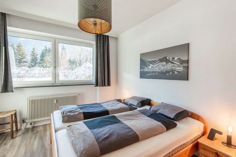 Este hermoso y moderno apartamento con capacidad para 6 personas está ubicado en las inmediaciones del hermoso lago Zell en Zell am See en Salzburgerland, cerca de los remontes a la estación de esquí de Schmittenhöhe y a poca distancia de los hermoso...