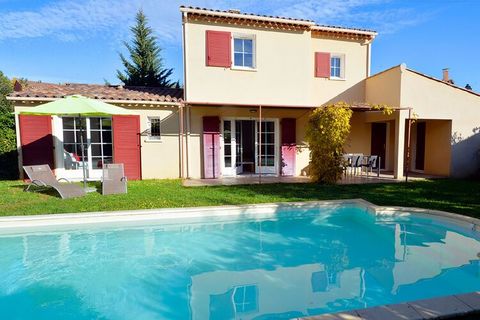This beautiful villa with a private swimming pool is situated in a small villa park in the inner ring of the holiday park ('Domaine' type). It is a peaceful area only 1.5 km from the picturesque Saint-Saturnin-lès-Apt, a village hub in the magnificen...
