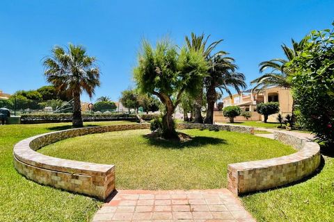 This pleasant apartment is located on the first floor of Residencial Pelícanos Golf and Beach. It has a wonderful view of the golf course and it is therefore ideal for golf enthusiasts. The most beautiful beaches of Roquetas de Mar and Campo de Golf ...