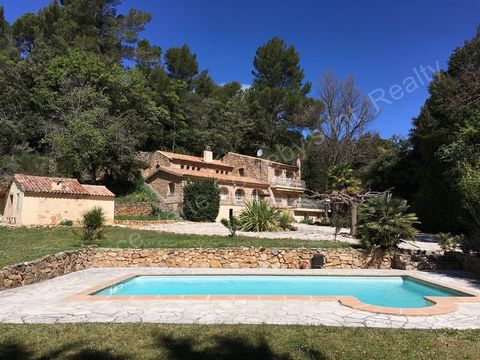 EXCLUSIVE - This unique property is set in the centre of its 2.736 hectares of land, and it provides absolute peace and tranquillity. It is ideally situated within walking distance to the market town of Aups, 10 minutes’ drive to Salernes and Villecr...