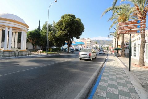 Large commercial premises in Avenida de Pescia, the main road in Nerja. strategic location near the bus station and the Plaza Cantarero square. Local 270 m2 on 2 floors with large windows facing the street, the commercial property is on the ground fl...
