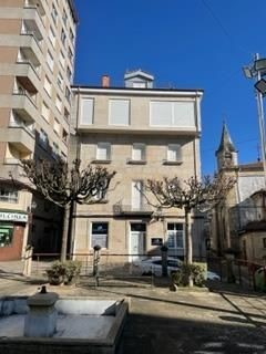 THREE-STOREY BUILDING IN THE HEART OF CARBALLINO, WITH A COMMERCIAL BASEMENT. IT HAS AN ELEVATOR AND THREE FLOORS + UNDER DECK, WITH 2 DUPLEXES ON EACH FLOOR. BRAND NEW. REAL OPPORTUNITY!! Features: - Lift