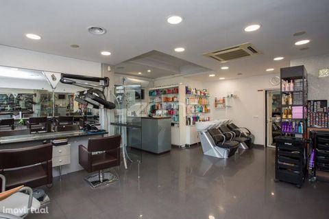 Property ID: ZMPT537285 Hair salon and aesthetics for sale, next to the Parish Church in Feijó. Fully equipped and ready to go. With aesthetic cabinet. The existing furniture and material are of excellent quality. Air conditioning system. Stock of pr...