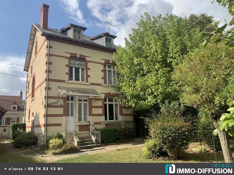 Mandate N°FRP154302 : House approximately 172 m2 including 8 room(s) - 5 bed-rooms - Garden : 979 m2, Sight : Rue et jardin. Built in 1923 - Equipement annex : Garden, Cour *, Garage, cellier, Fireplace, Cellar - chauffage : gaz - MAKE AN OFFER - Cla...